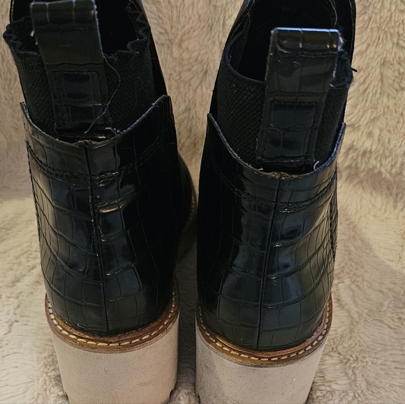 Dolce Vita Slip On Rancher Ankle Chelsea Boot Women's Size 7 Black Croc Detail - Picture 5 of 5
